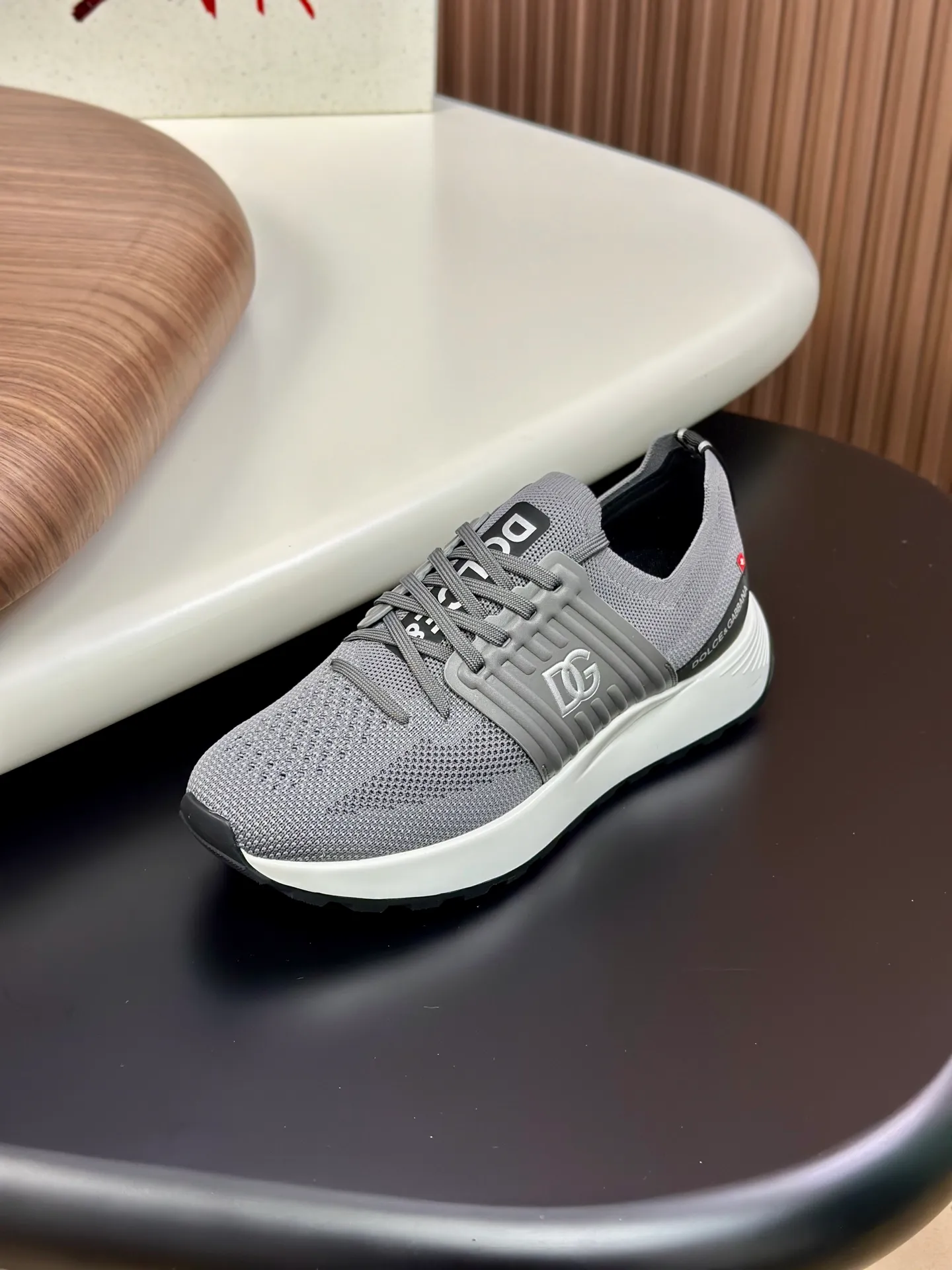💰720••New arrivals••Dolce&Gabbana••DG✔️High-end men’s sports•casual shoes. Original goods from top counters. Original imported cowhide, multi-material splicing design ➕Imported cowhide lining, cowhide feet ➕Original TPR elastic outsole.  Size: 39-44 (38, 45 customized)